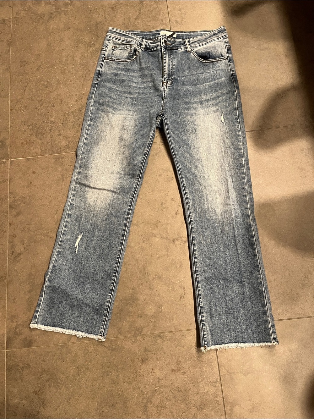 Women's Straight-Leg Mid-Rise Jeans in Light Blue Wash b